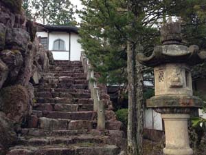 De trap naar de Hondō